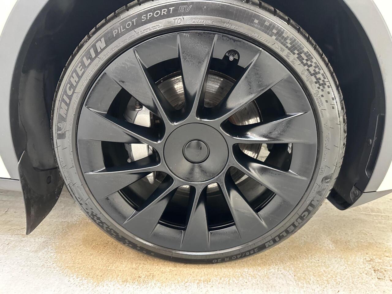 Tesla Model Y MW22ZYE