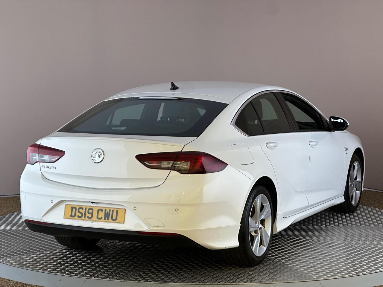 Vauxhall Insignia DS19CWU