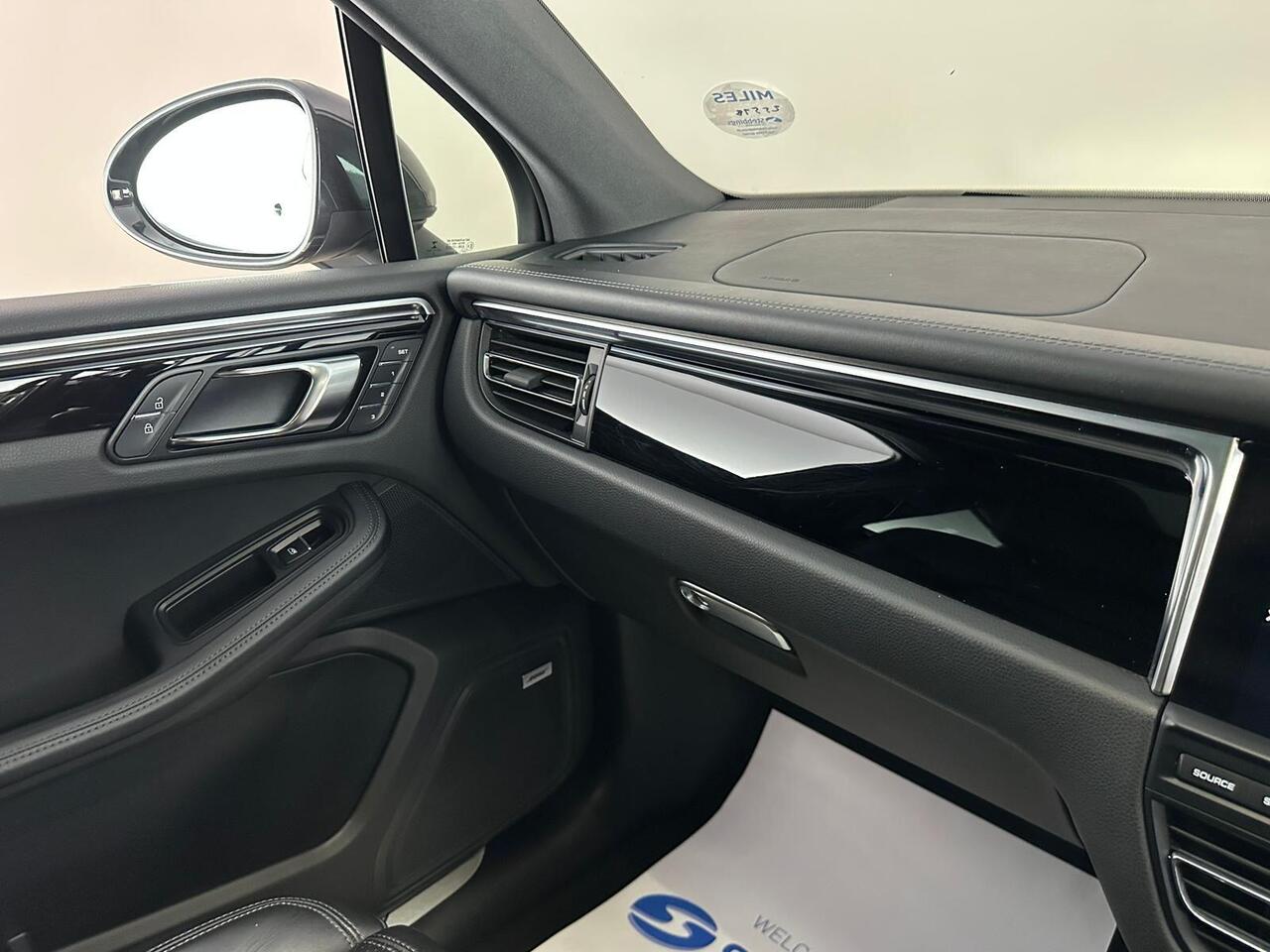 Porsche Macan LJ20WHU