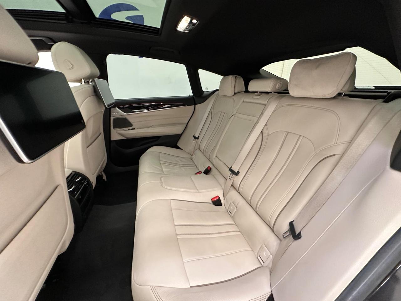 BMW 6 Series Gran Turismo YD68SYZ