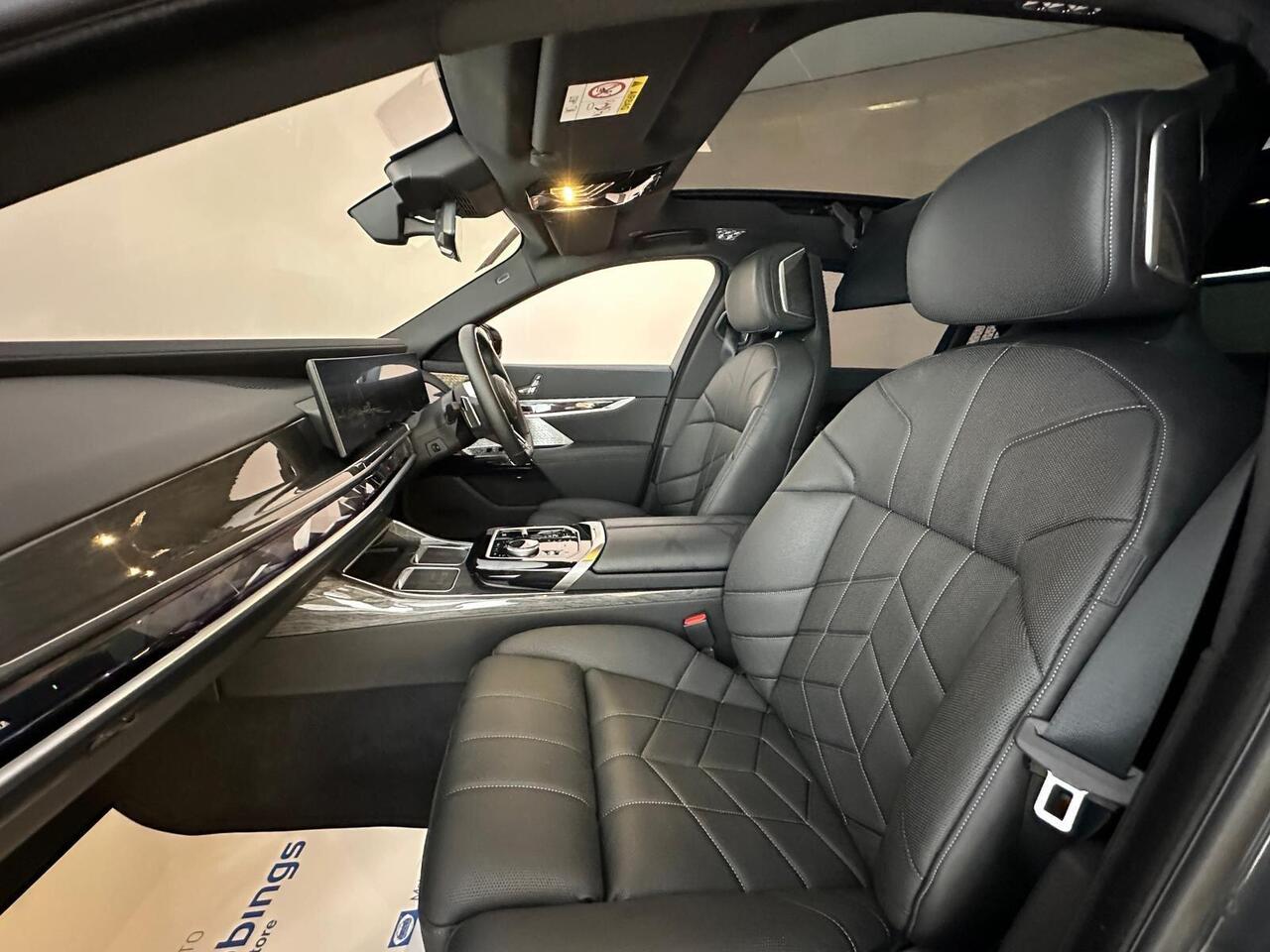 BMW i7 YF73FKE