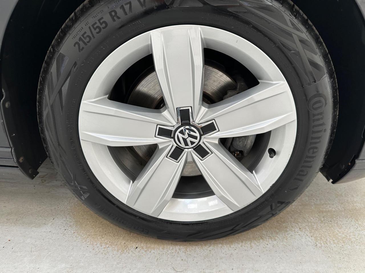 Volkswagen Passat VN69VMY