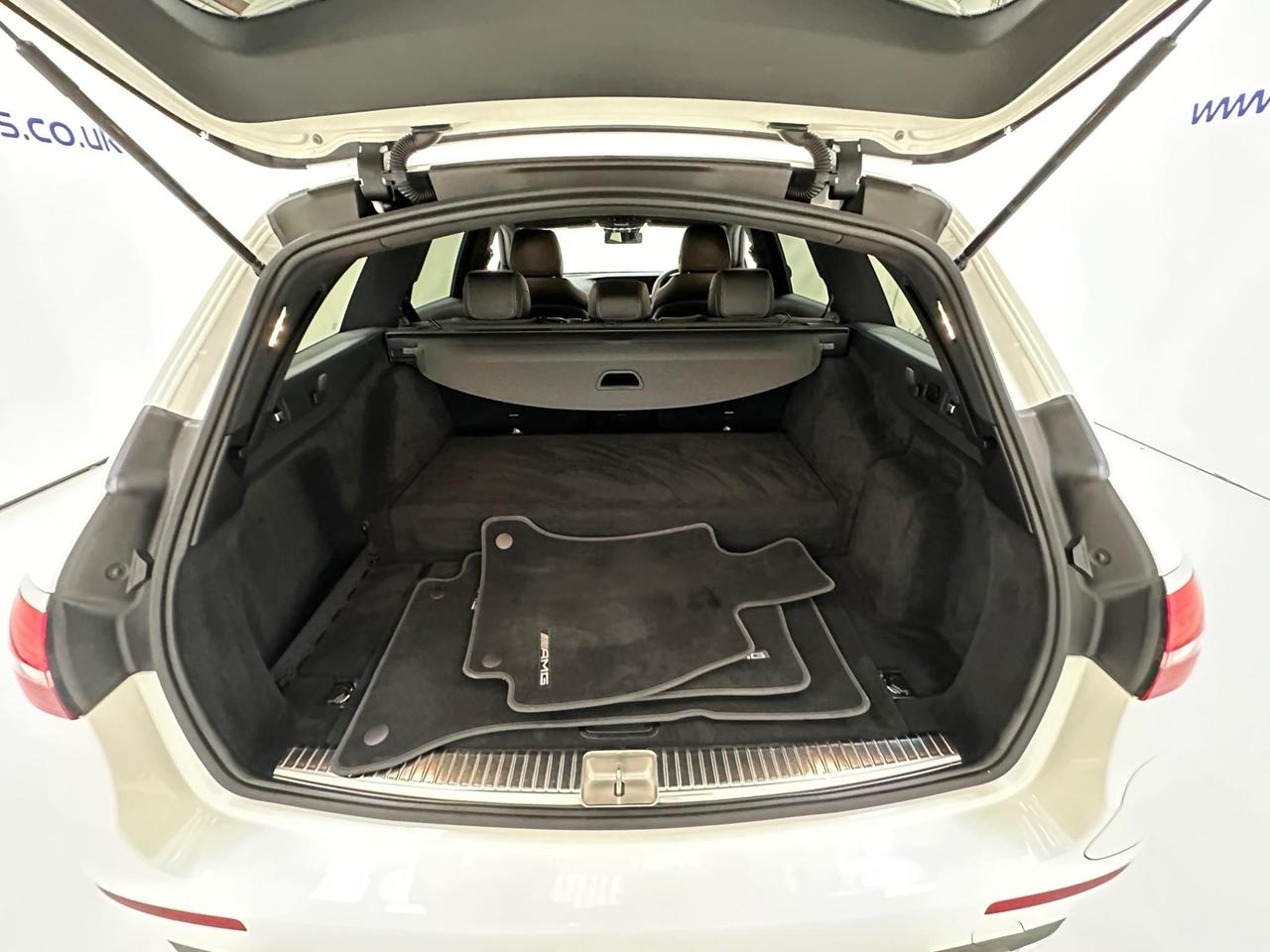 Mercedes-Benz E Class LO70NUB