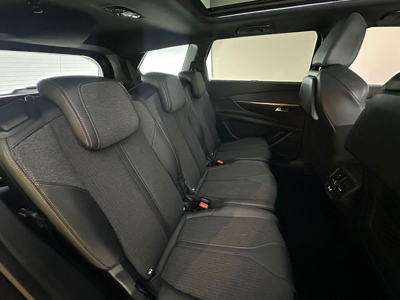 Peugeot 5008 YC69YJN