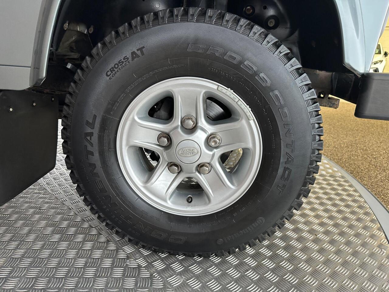 Land Rover Defender 90 GF65NXH