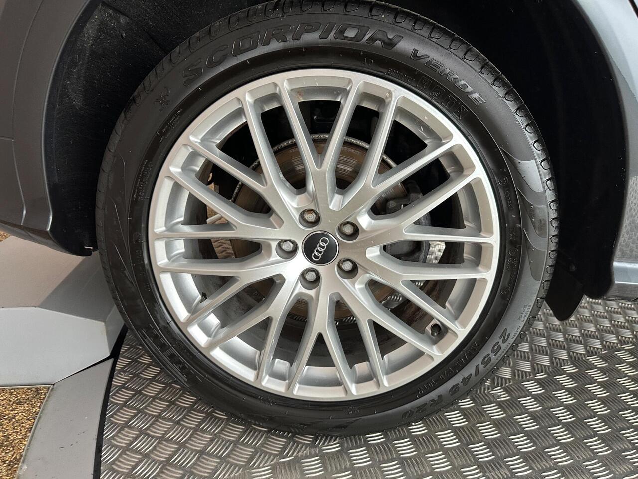 Audi Q5 YX19ODE