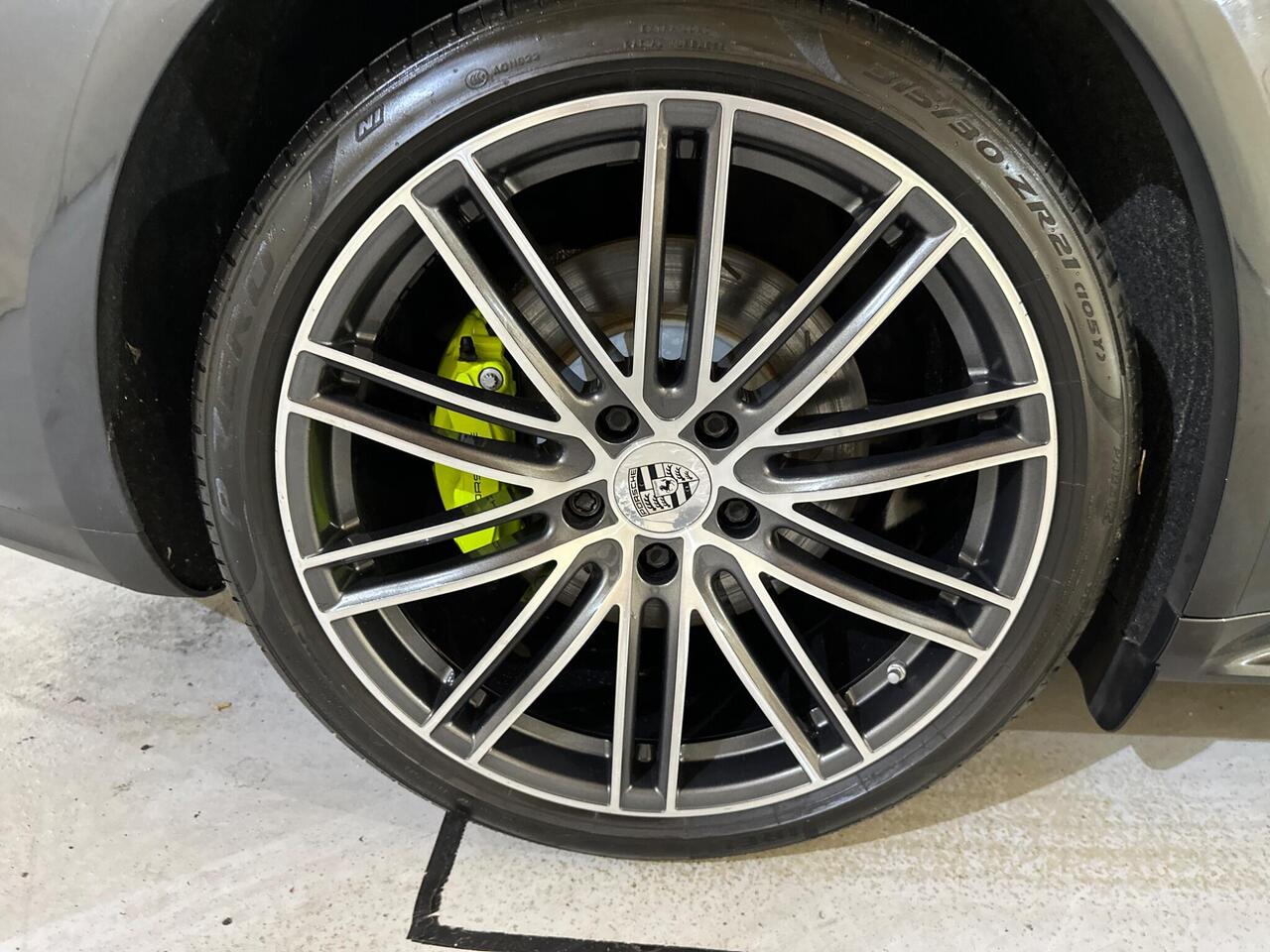 Porsche Panamera VU67KYG