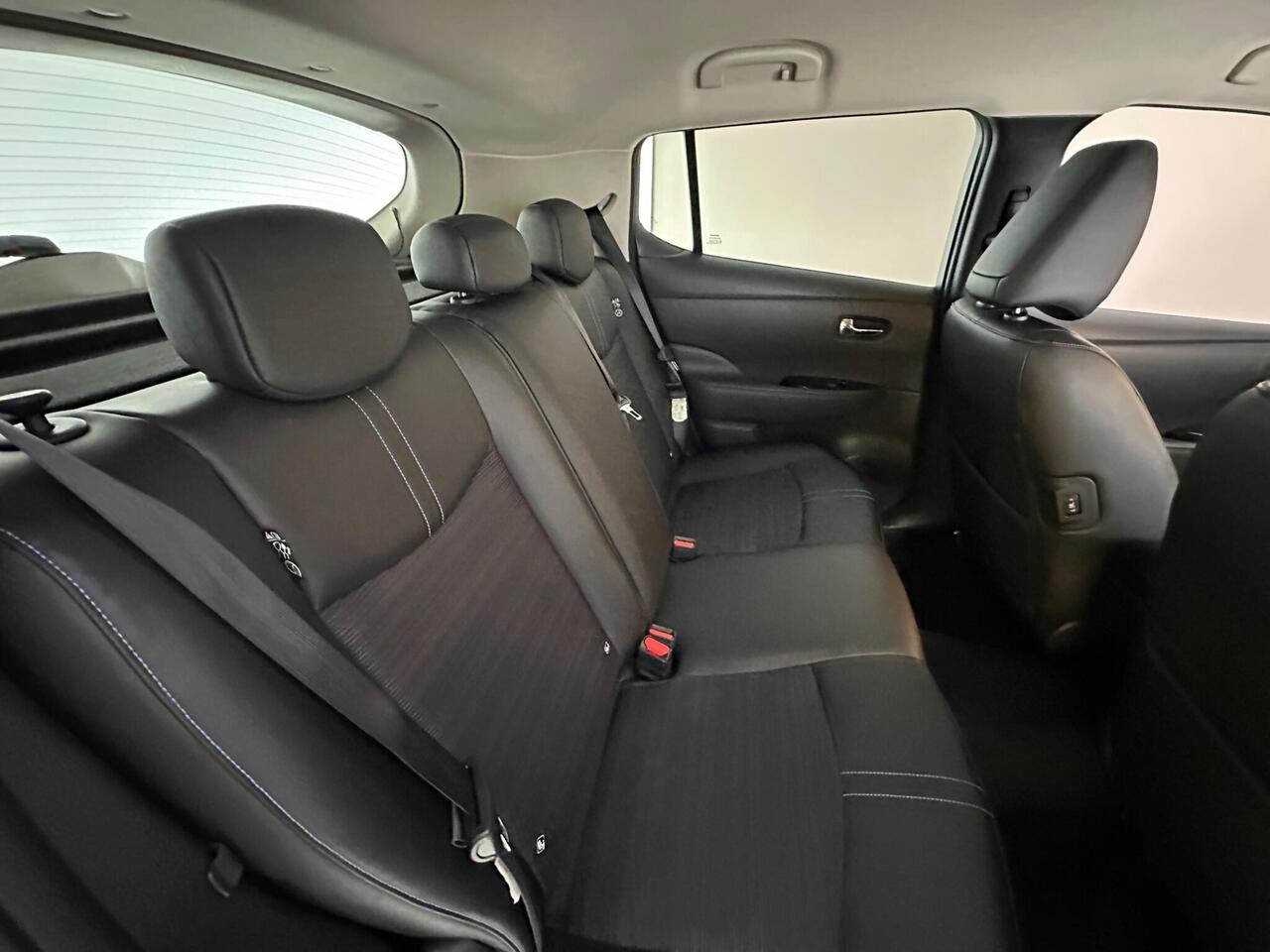 Nissan Leaf ST69WUU