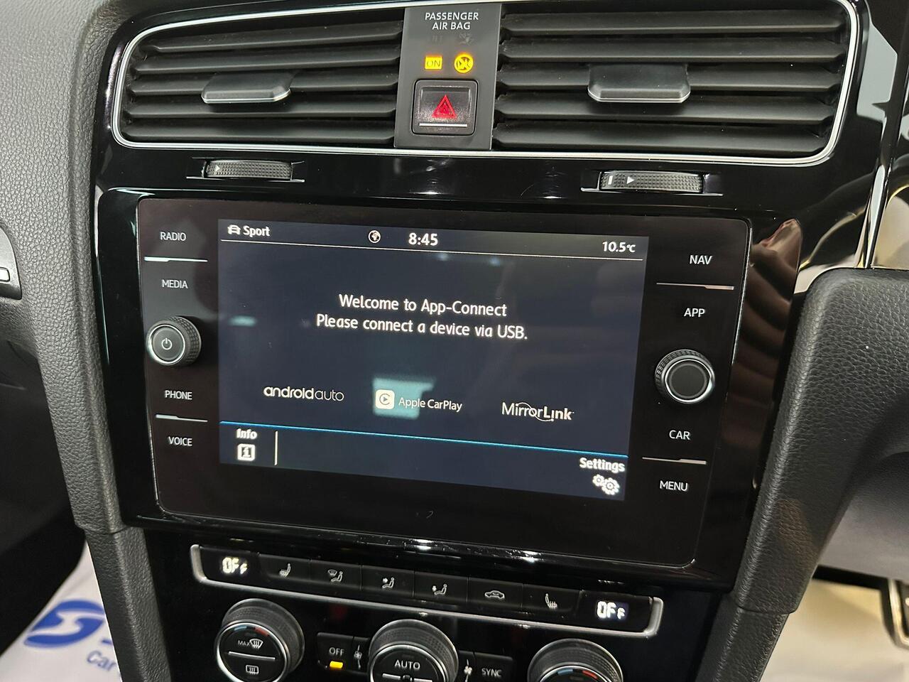 Volkswagen Golf YC68KGE