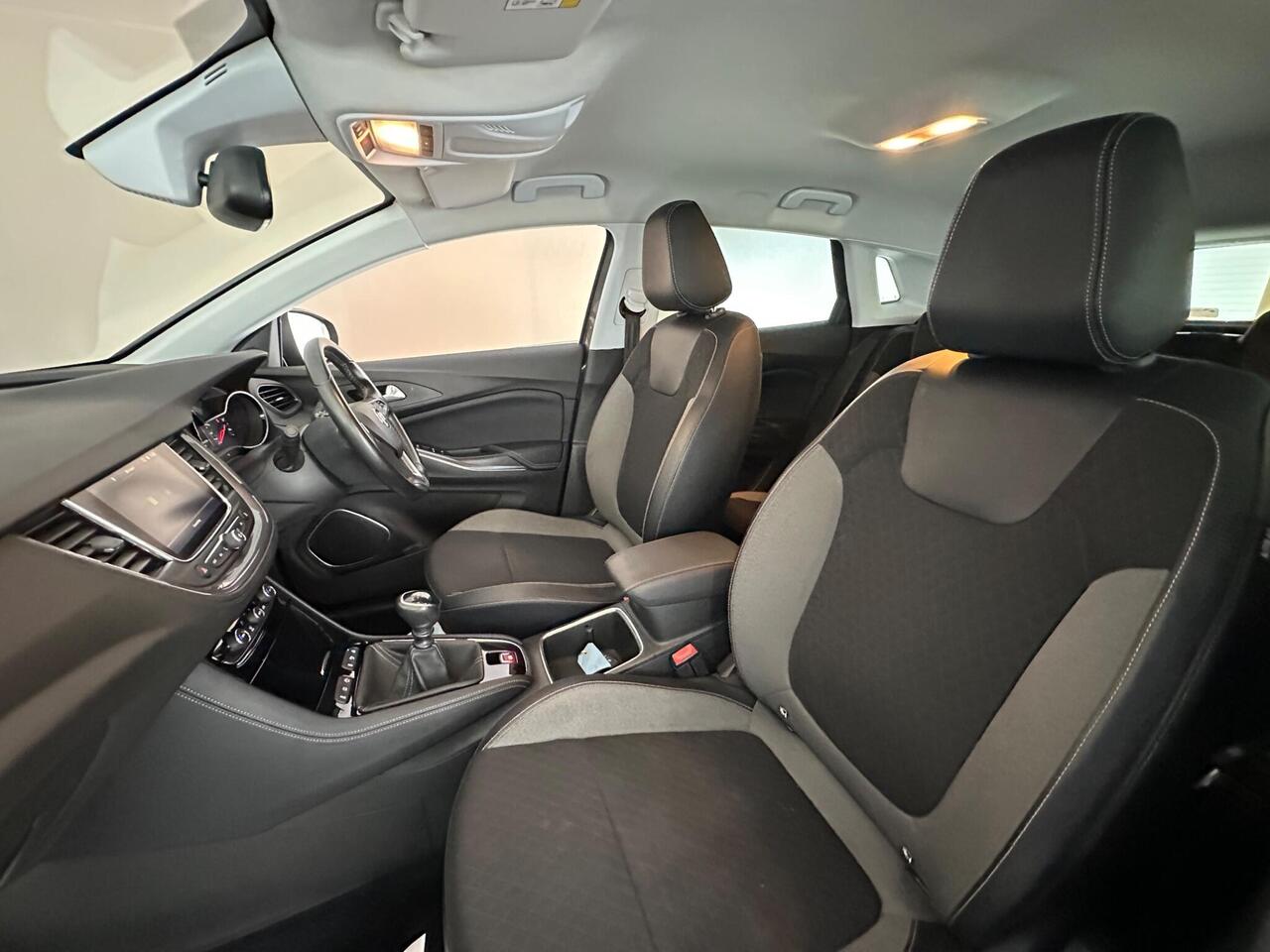 Vauxhall Grandland X DY68ZWW