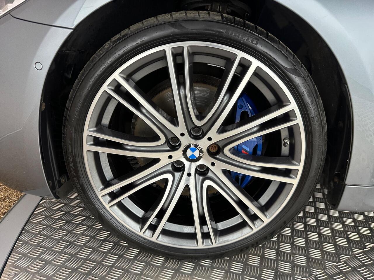 BMW 5 Series YK18JUW