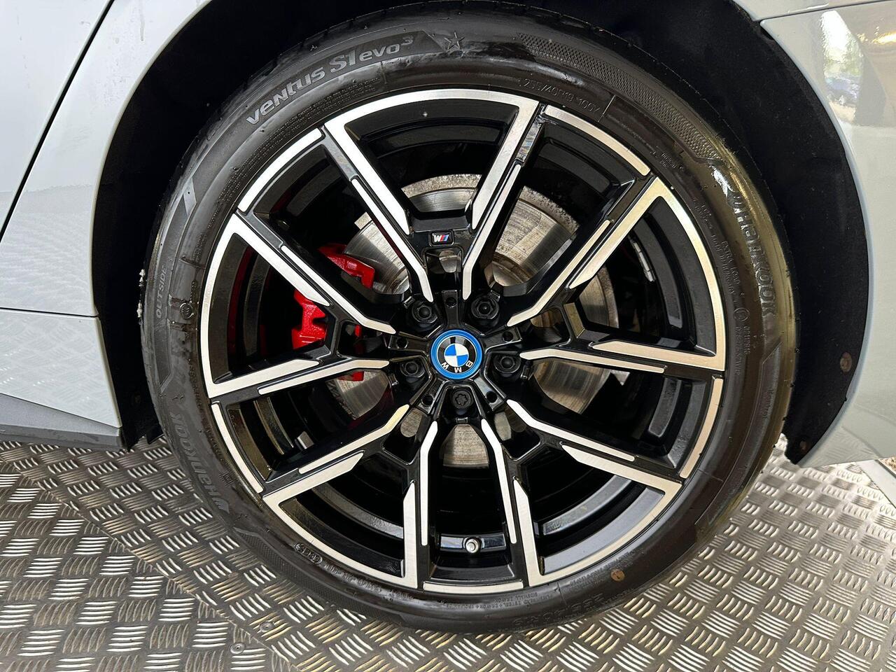 BMW i4 FP72KZN