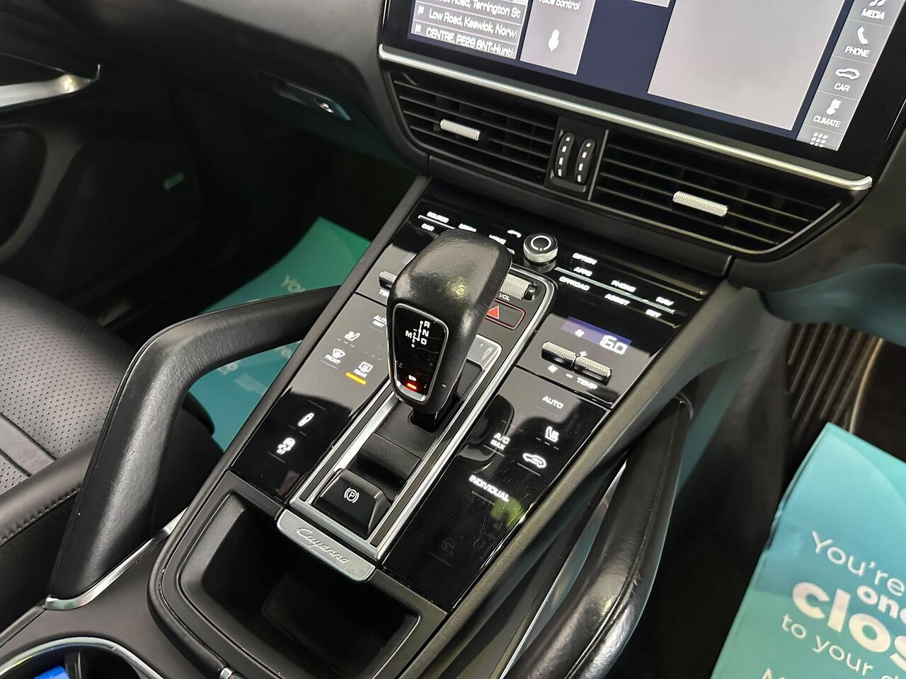 Porsche Cayenne SW69BKY