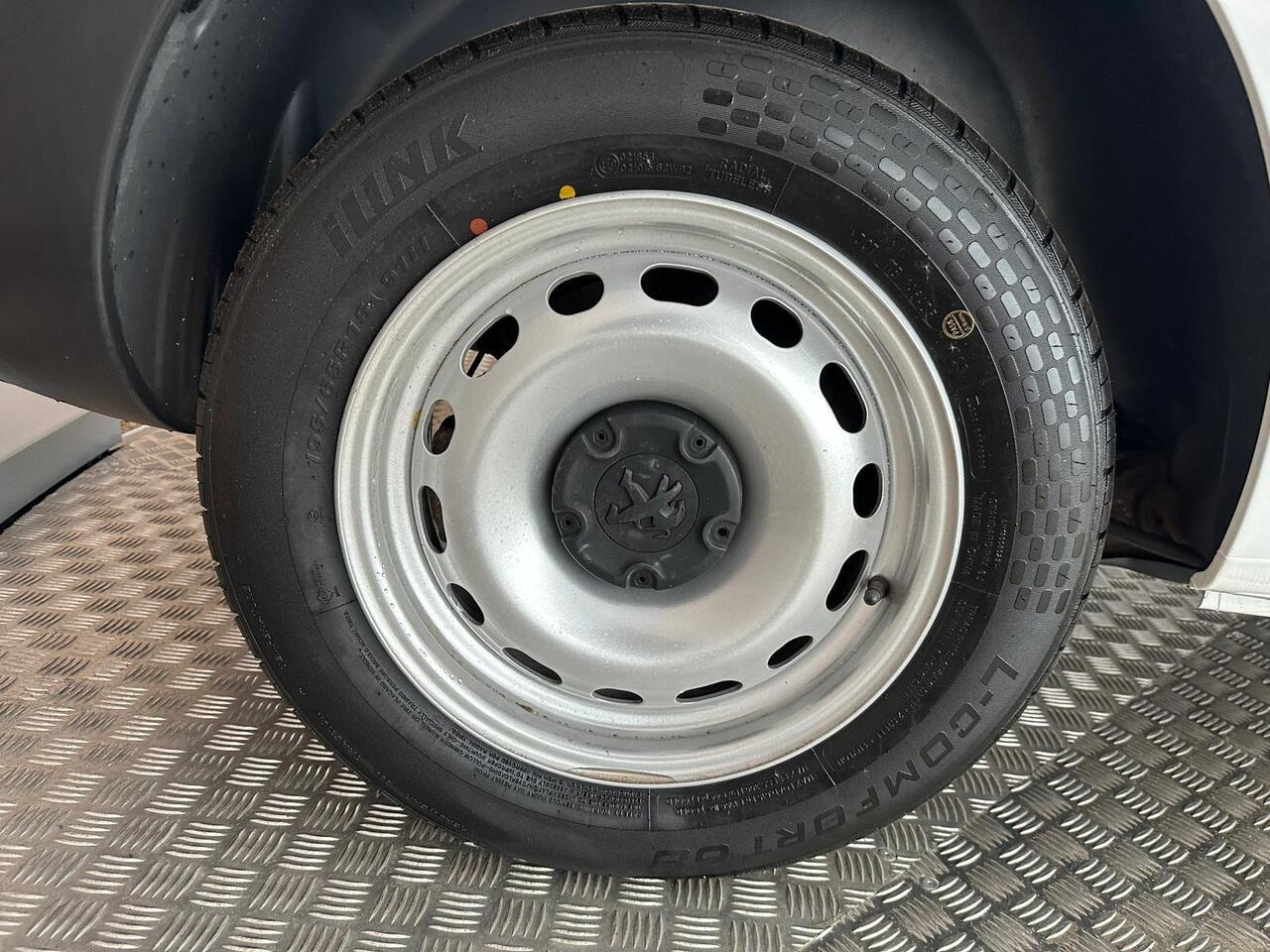 Peugeot Partner AE66JVR