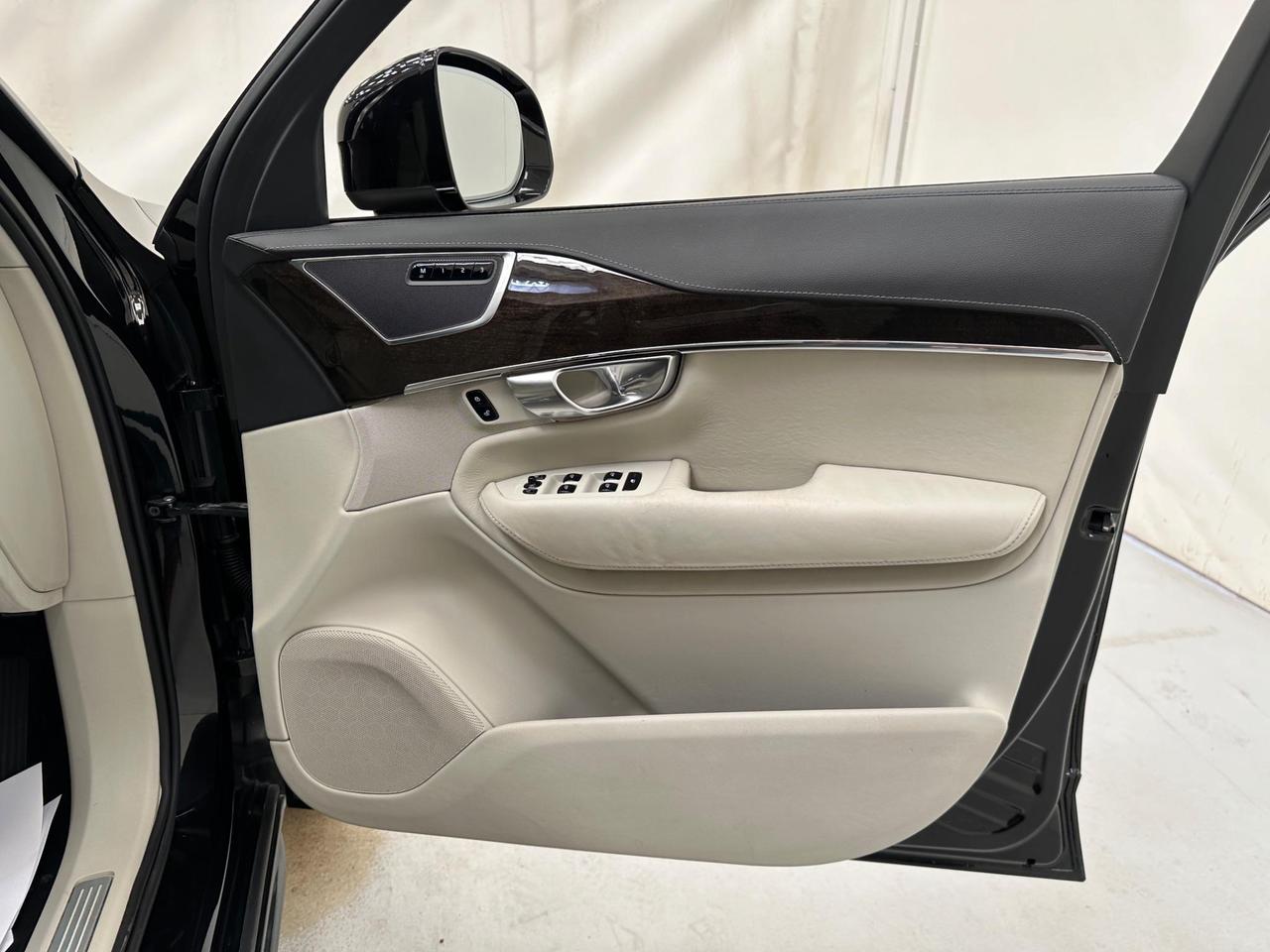 Volvo XC90 YT67WMO