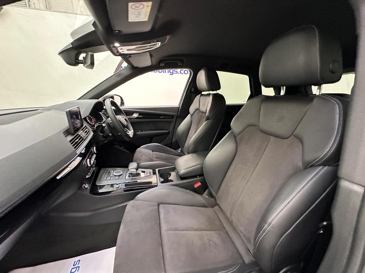Audi Q5 WF69XDN