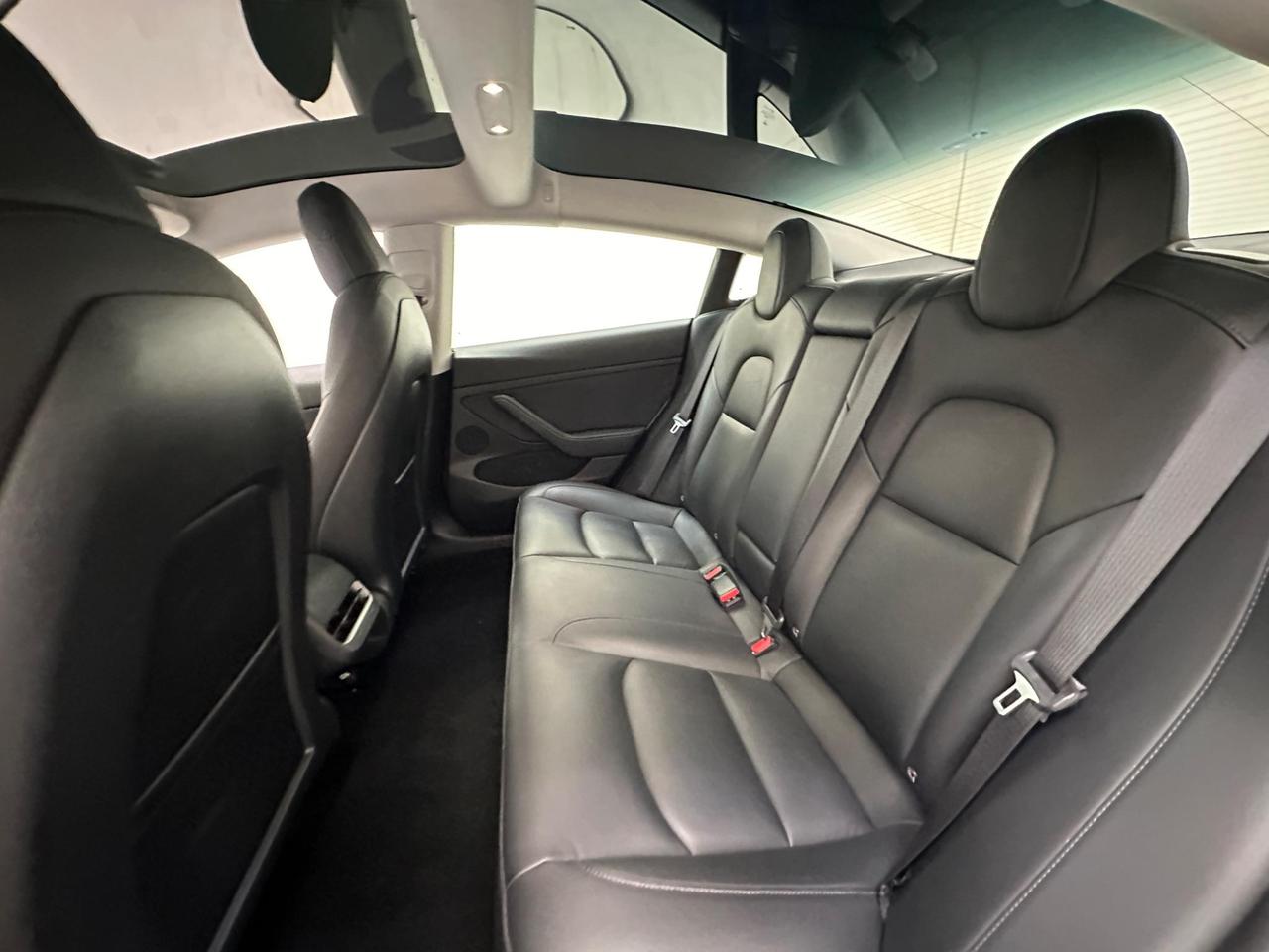Tesla Model 3 YH21MYD