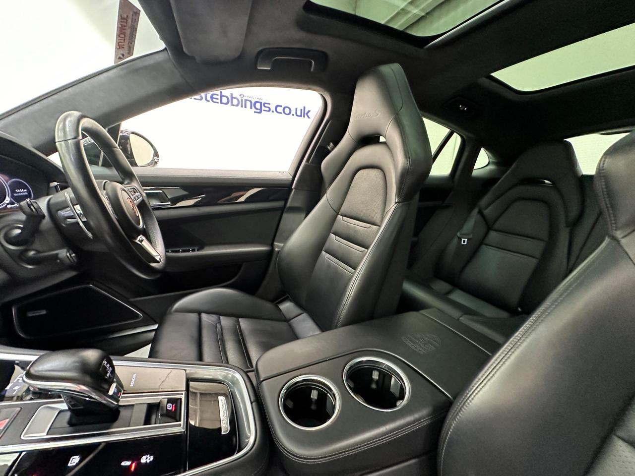 Porsche Panamera LN69UYK