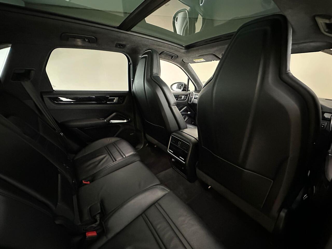 Porsche Cayenne SW69BKY