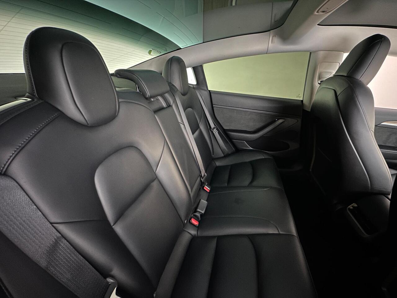 Tesla Model 3 AF72UUV