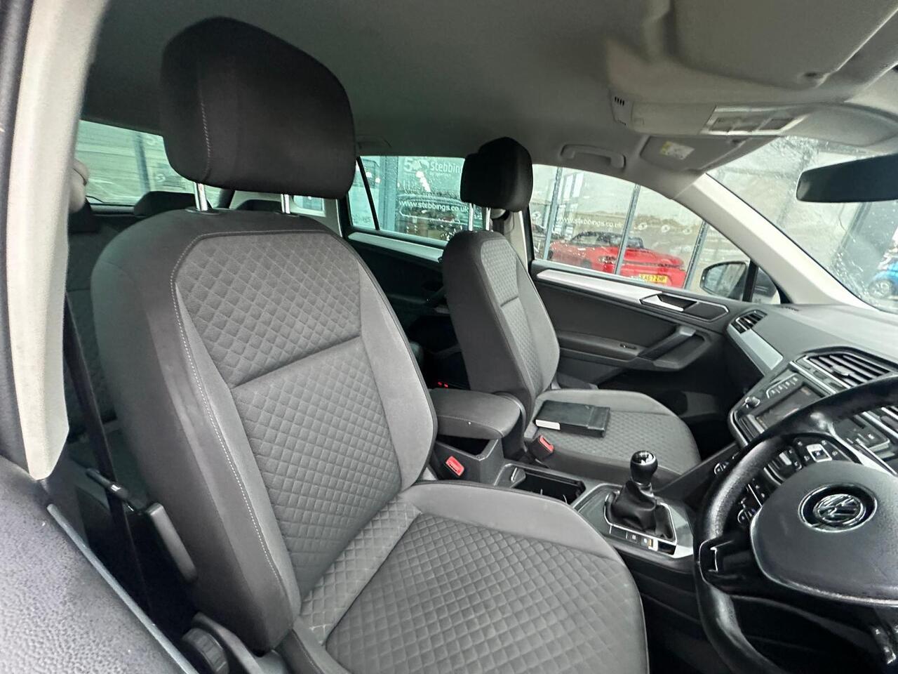 Volkswagen Tiguan YK17PJG