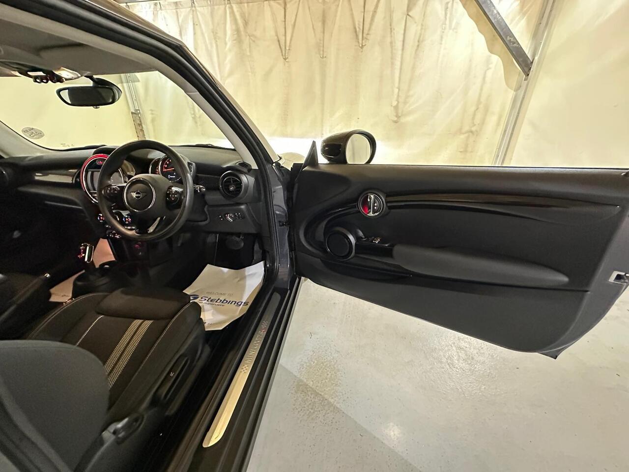 MINI Hatch EA70YLB