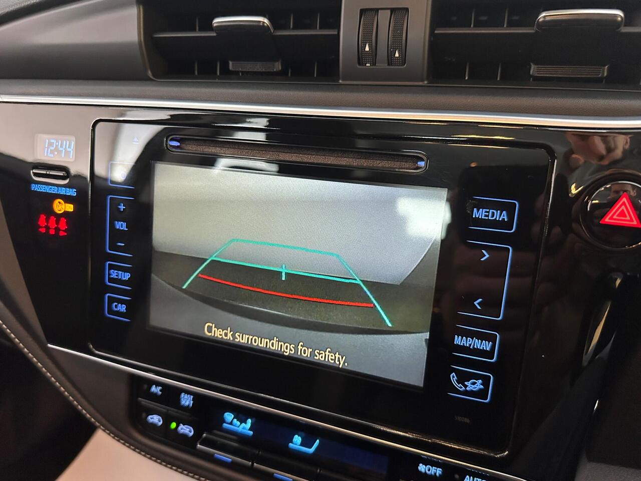 Toyota Auris LX17KXH