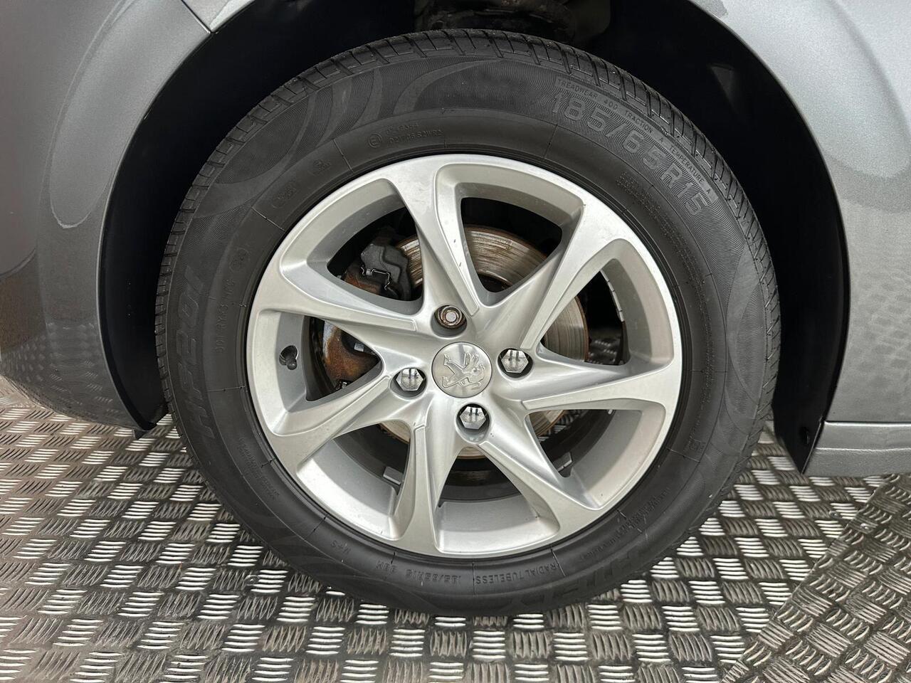 Peugeot 208 GN66YMF