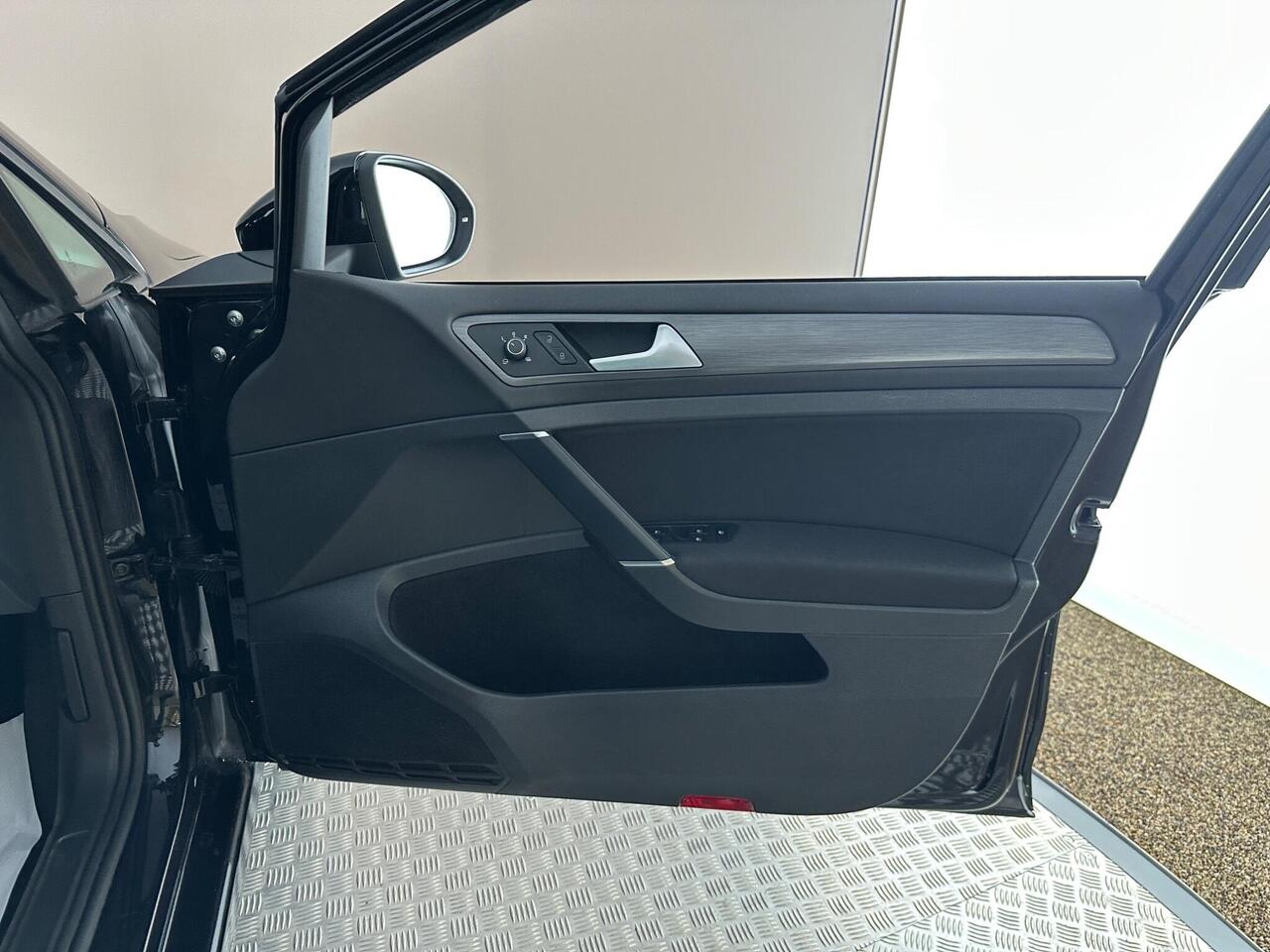 Volkswagen e-Golf SH19YMK