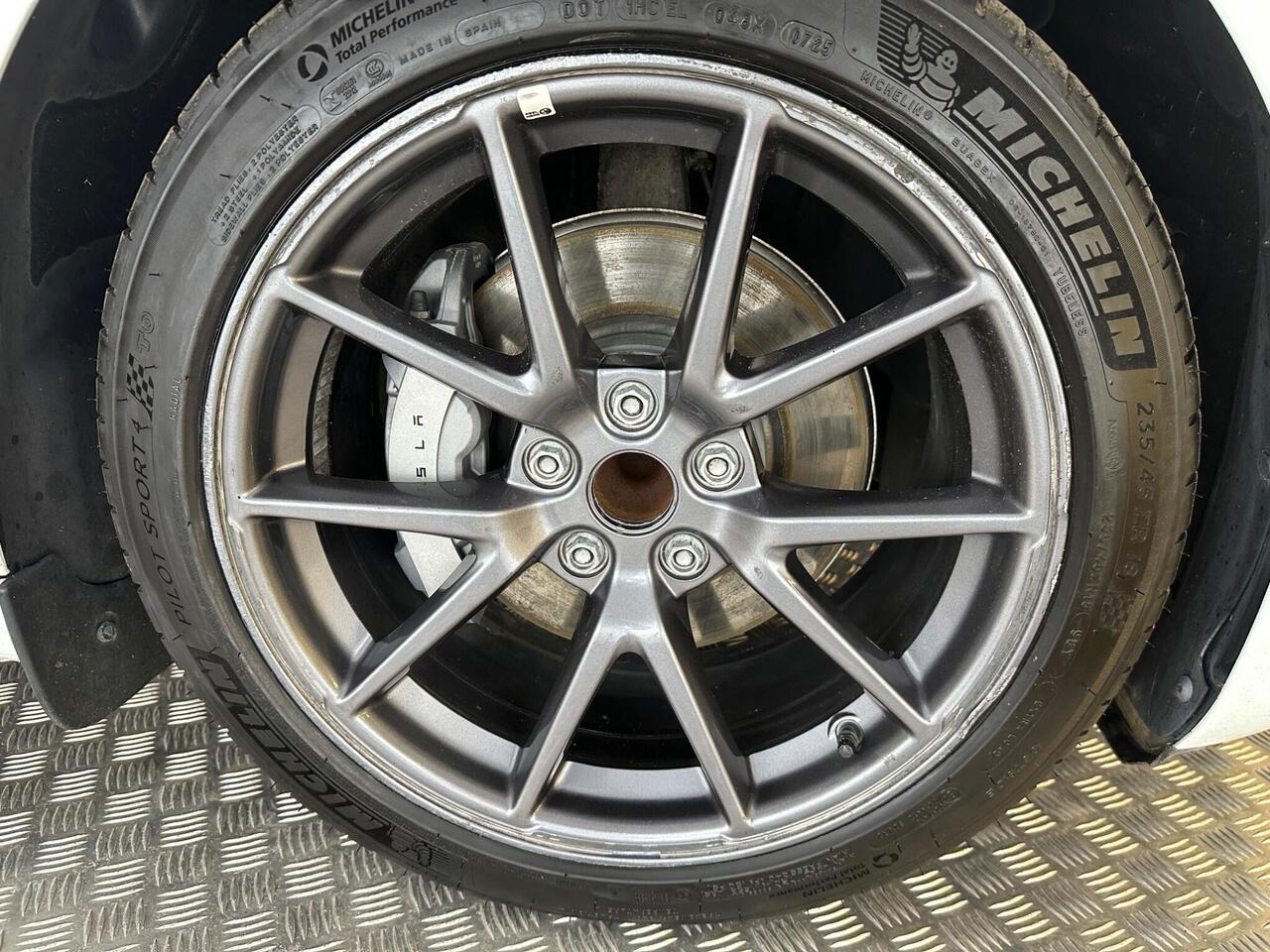 Tesla Model 3 AF72WBK