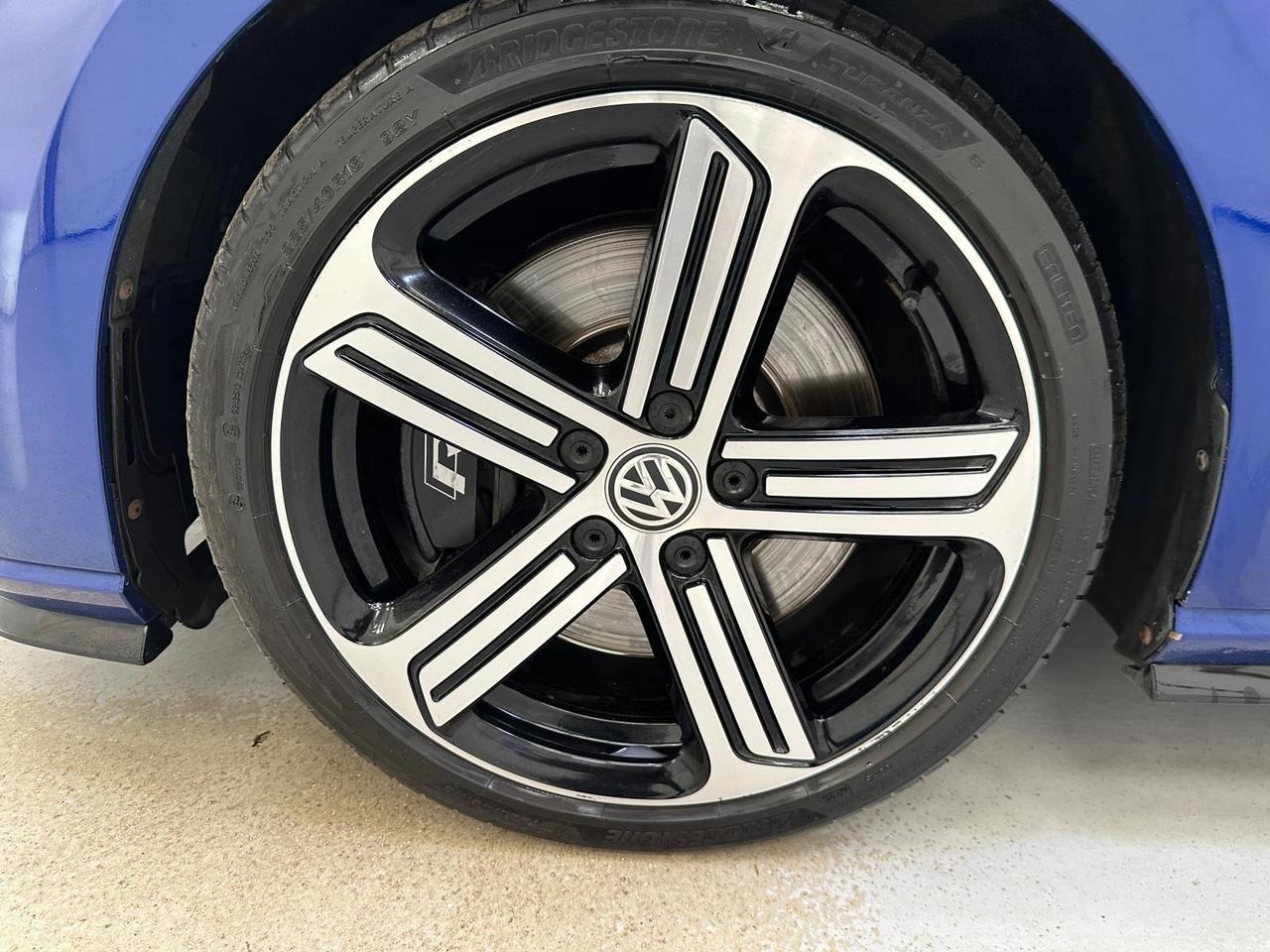 Volkswagen Golf YE70AZG