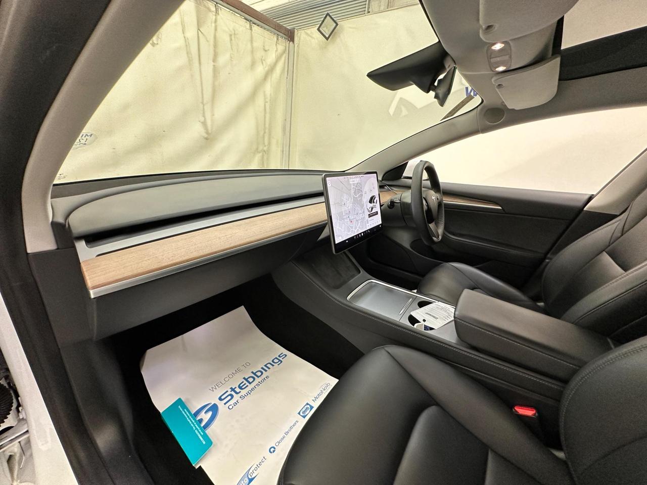 Tesla Model 3 YH21MYD