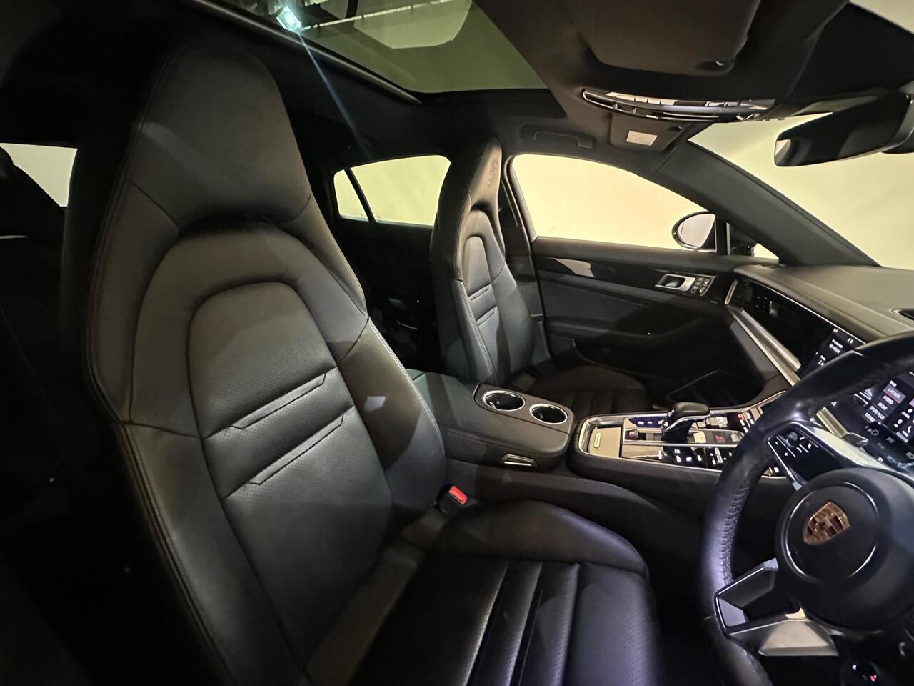 Porsche Panamera VU67KYG