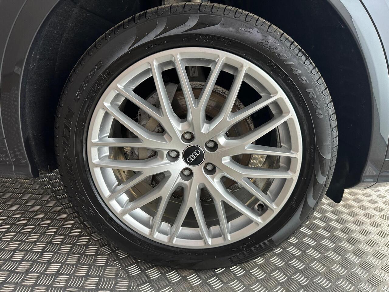 Audi Q5 YX19ODE