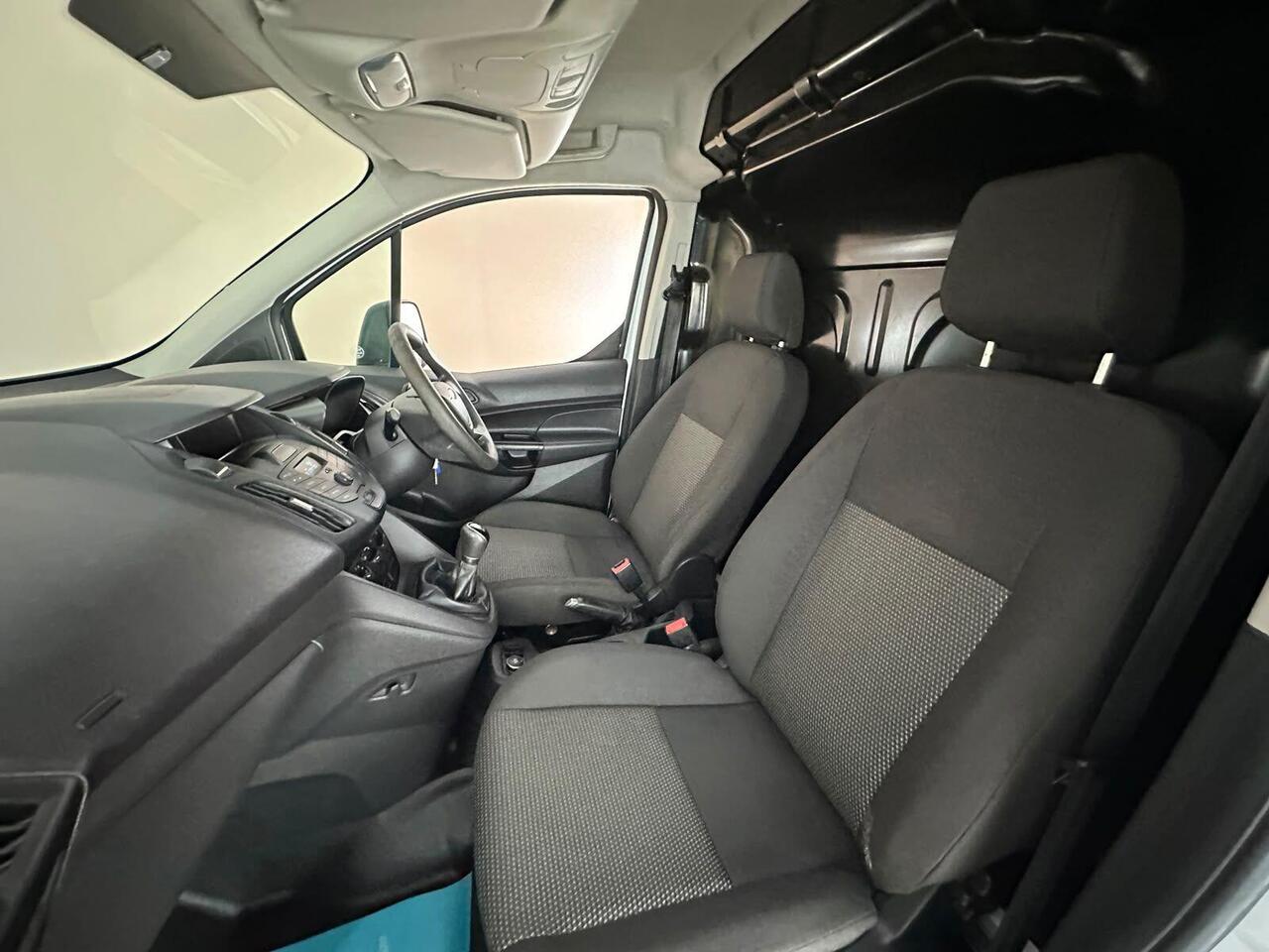 Ford Transit Connect YJ18YCY