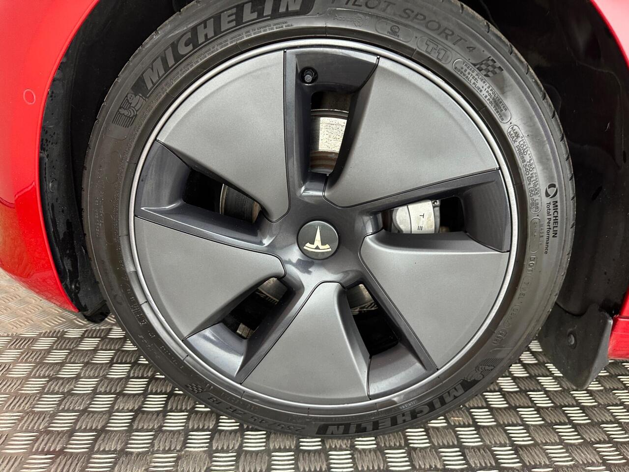 Tesla Model 3 LF71VTK