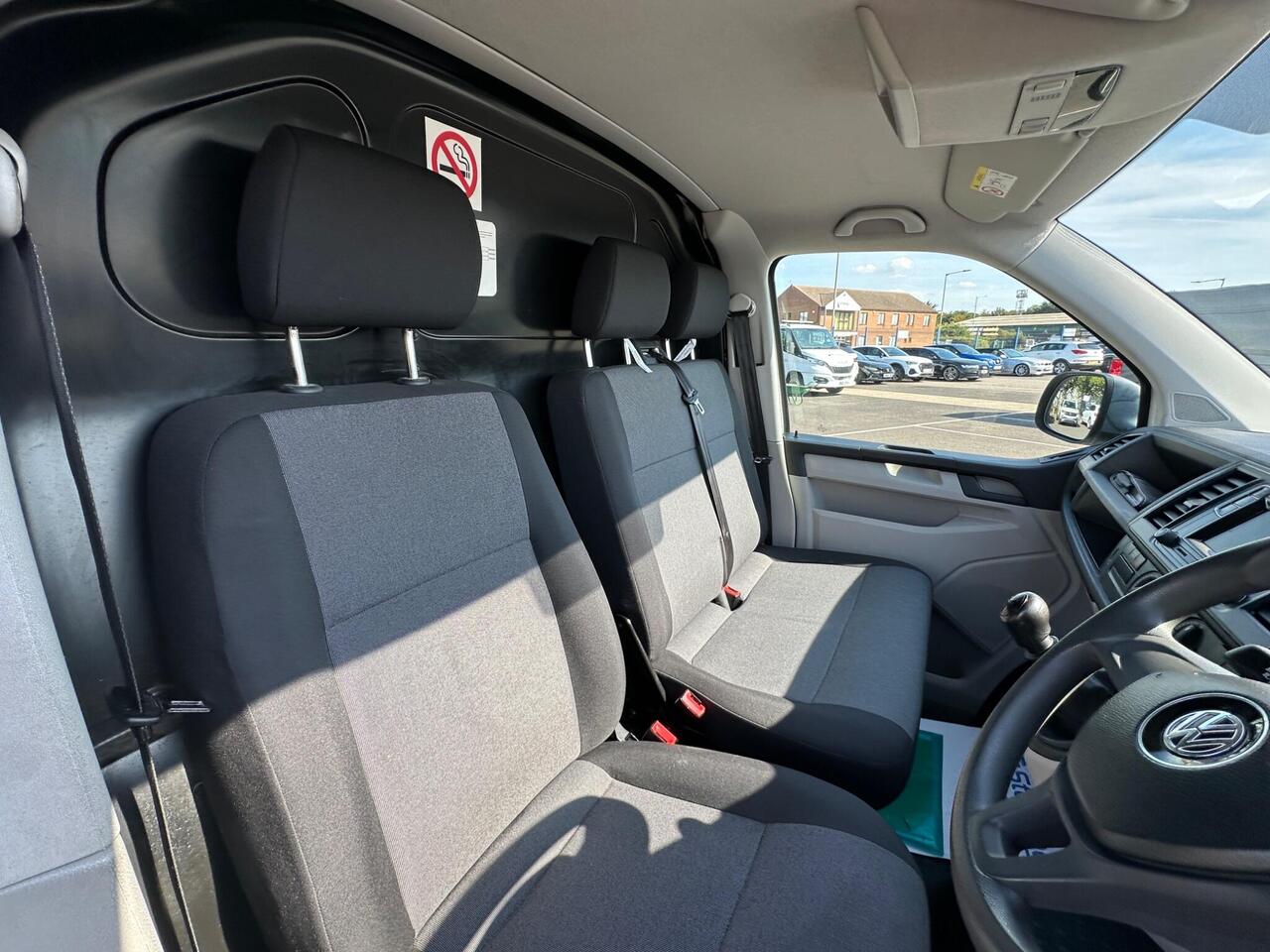 Volkswagen Transporter YW68XFL