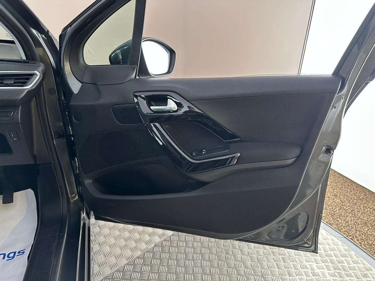 Peugeot 208 GN66YMF
