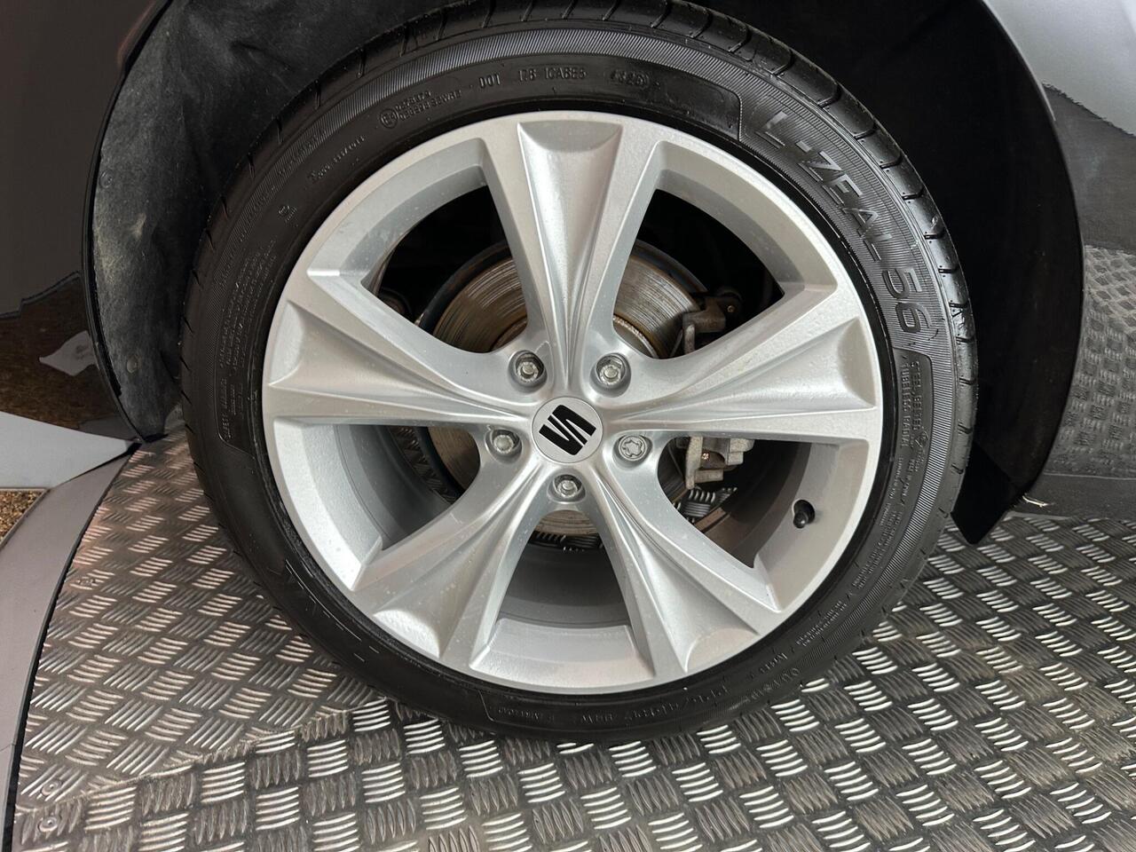 SEAT Leon YO24HWH