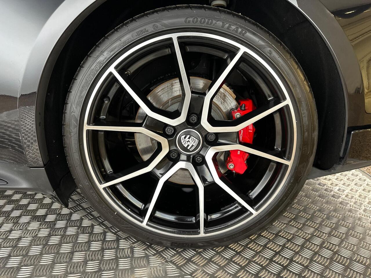 Porsche Taycan YX73ZWJ