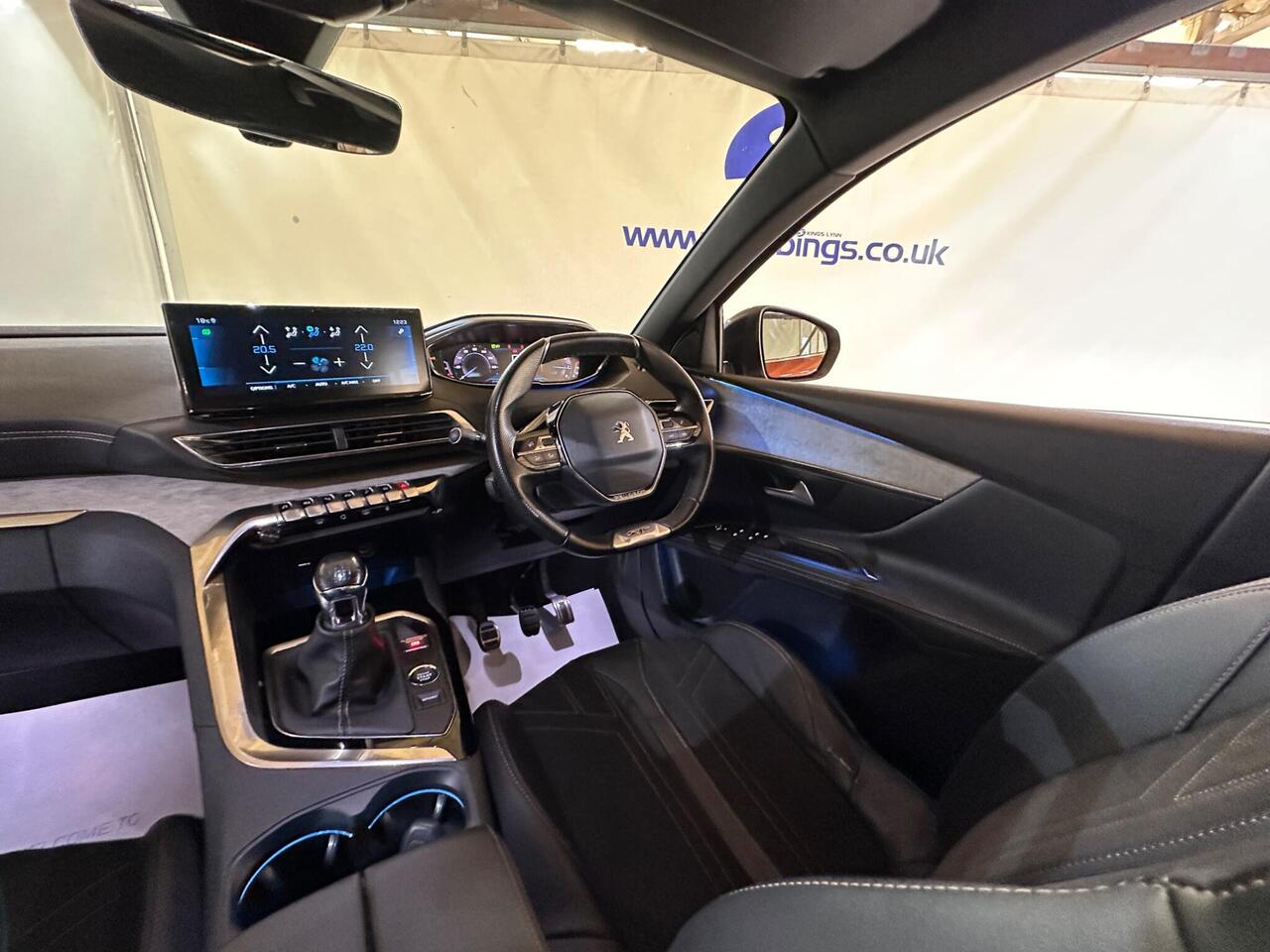 Peugeot 5008 YP21AXZ