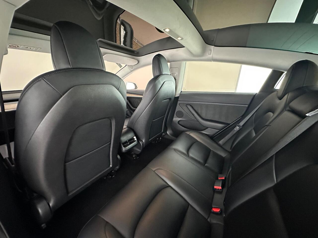 Tesla Model 3 AF72UXG