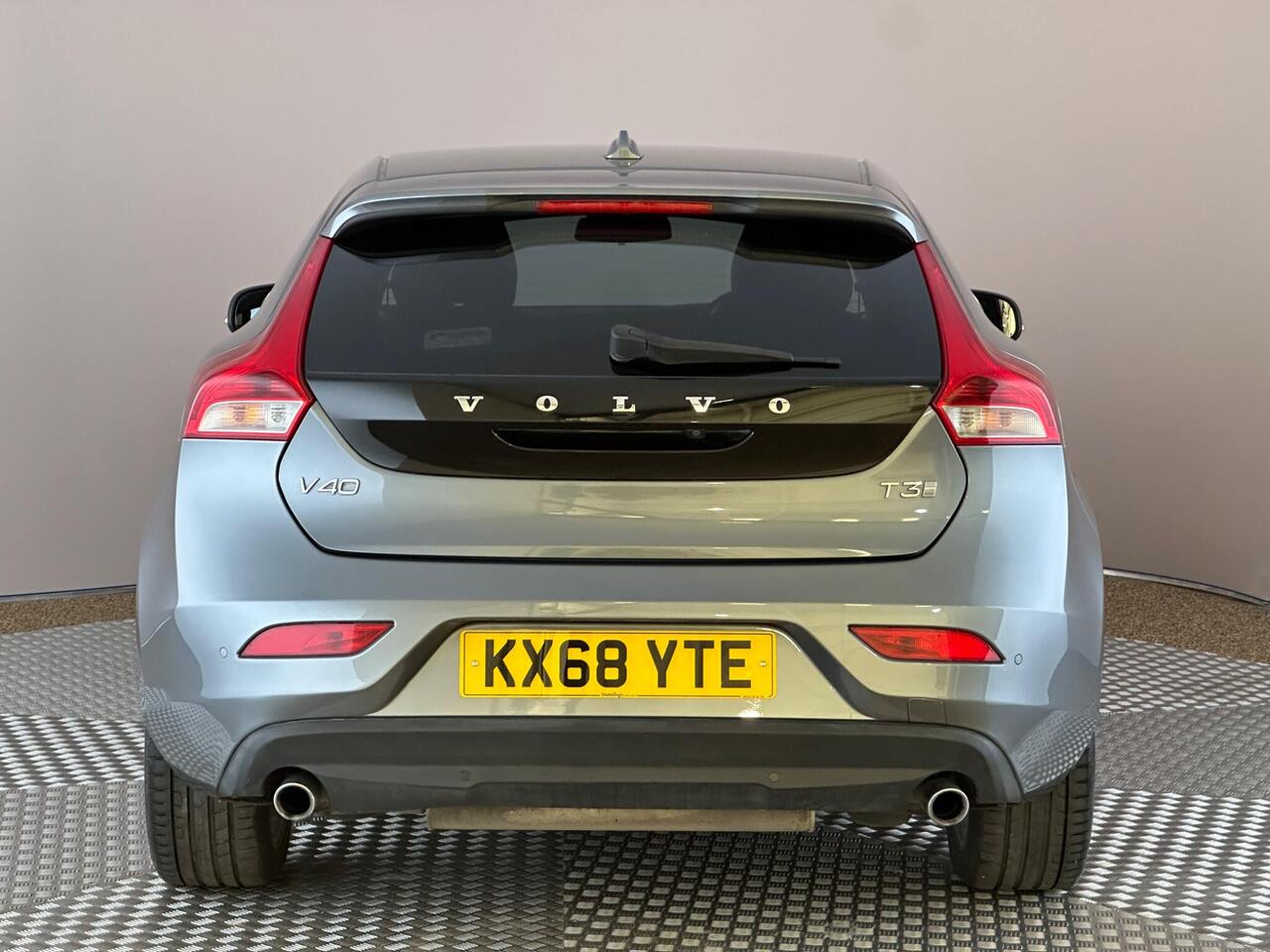 Volvo V40 KX68YTE