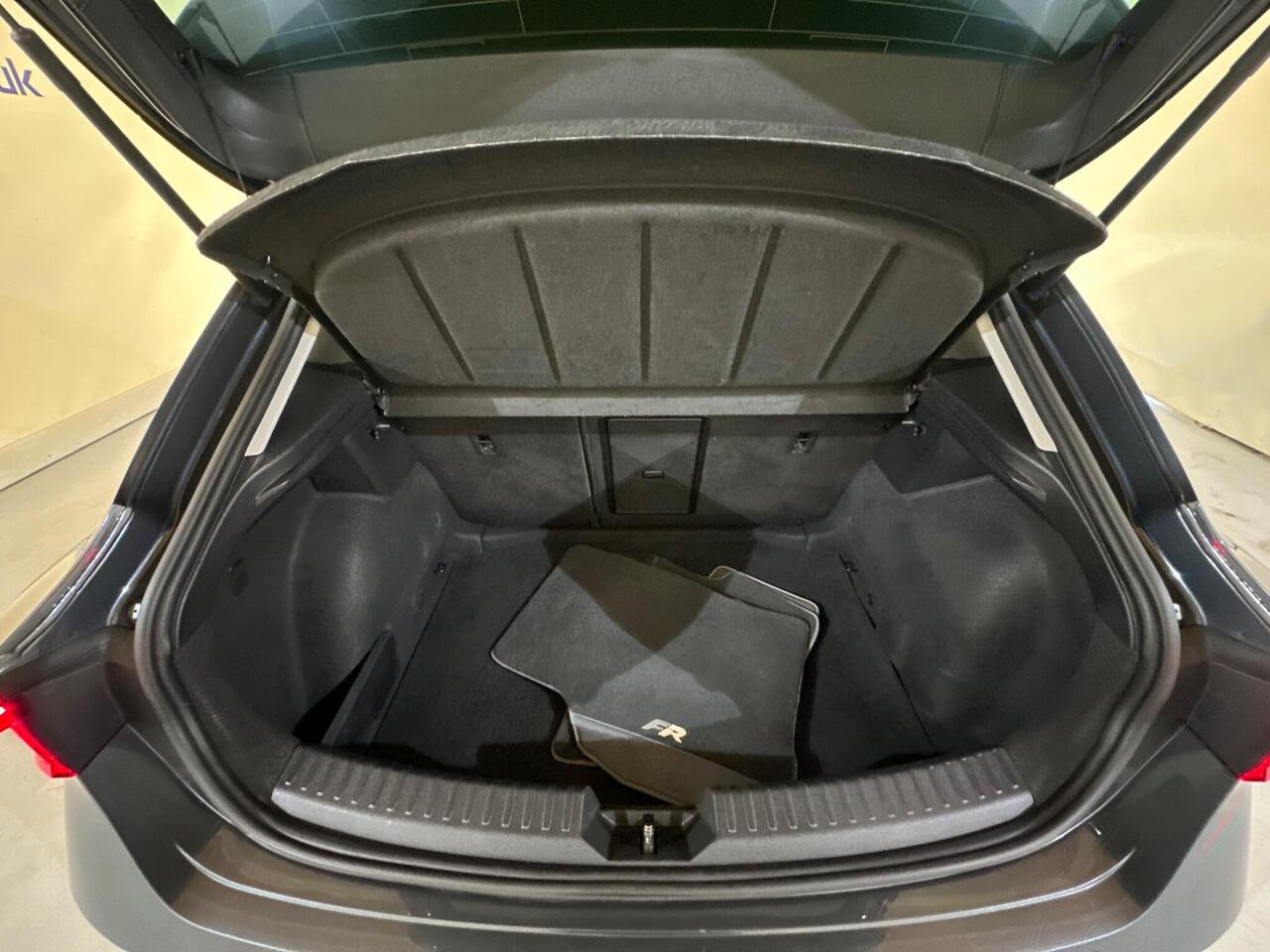 SEAT Leon PX70XZD