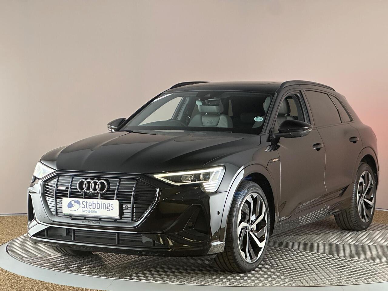 Audi e-tron YH71TLY
