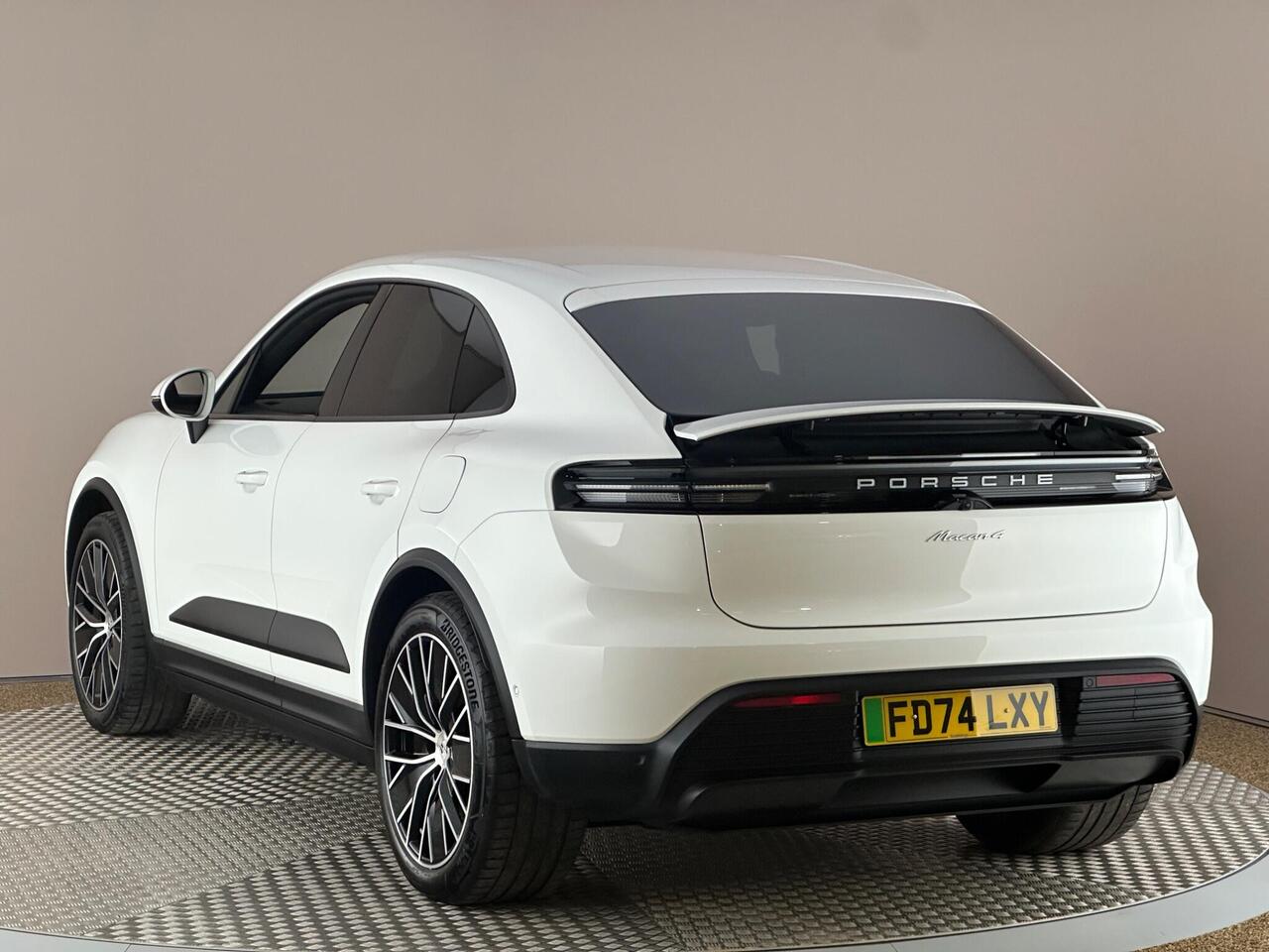 Porsche Macan FD74LXY