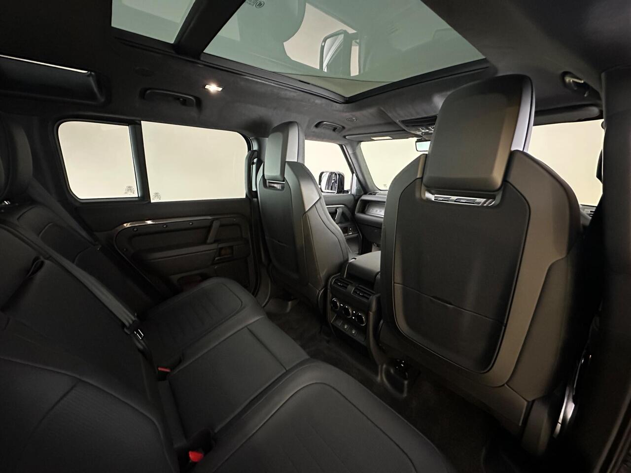 Land Rover Defender 110 FY25UTL