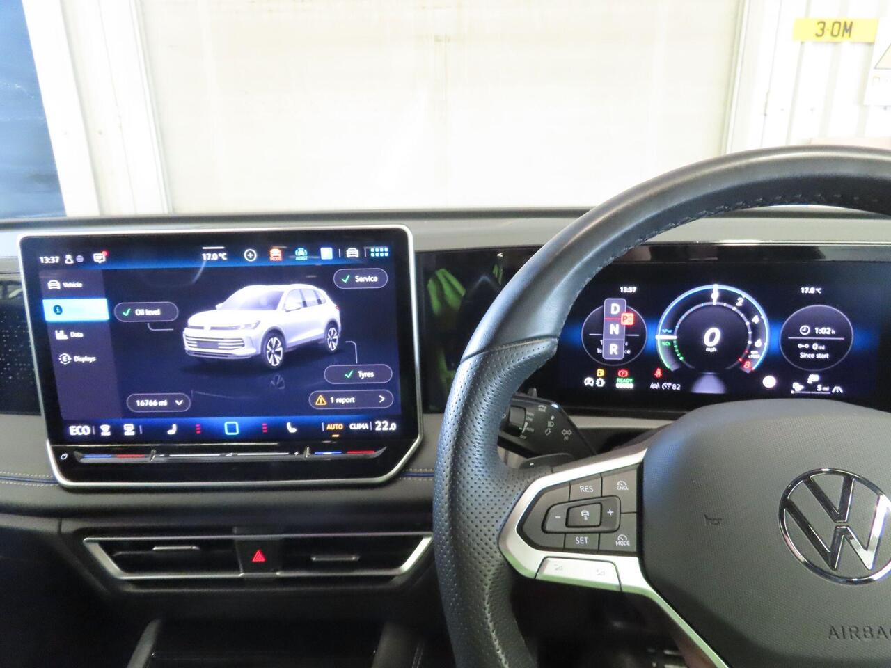 Volkswagen Tiguan YF74VPZ