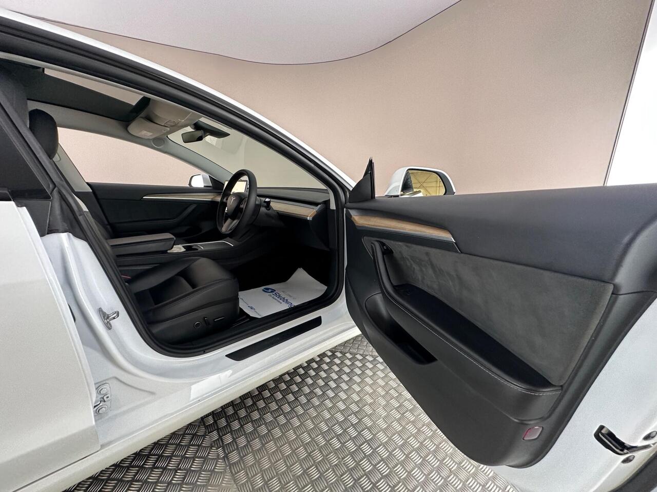 Tesla Model 3 AF72UUV