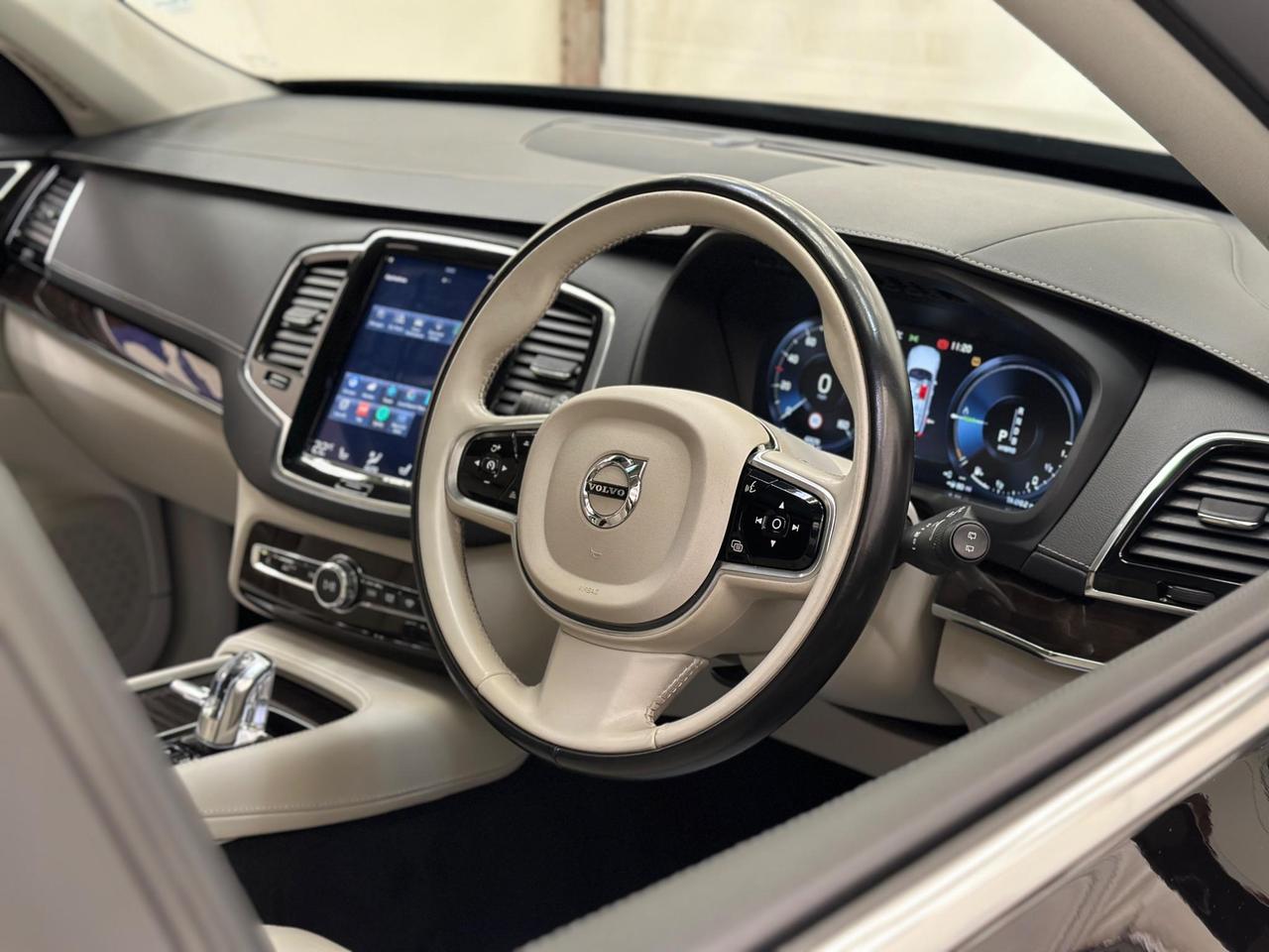 Volvo XC90 YT67WMO